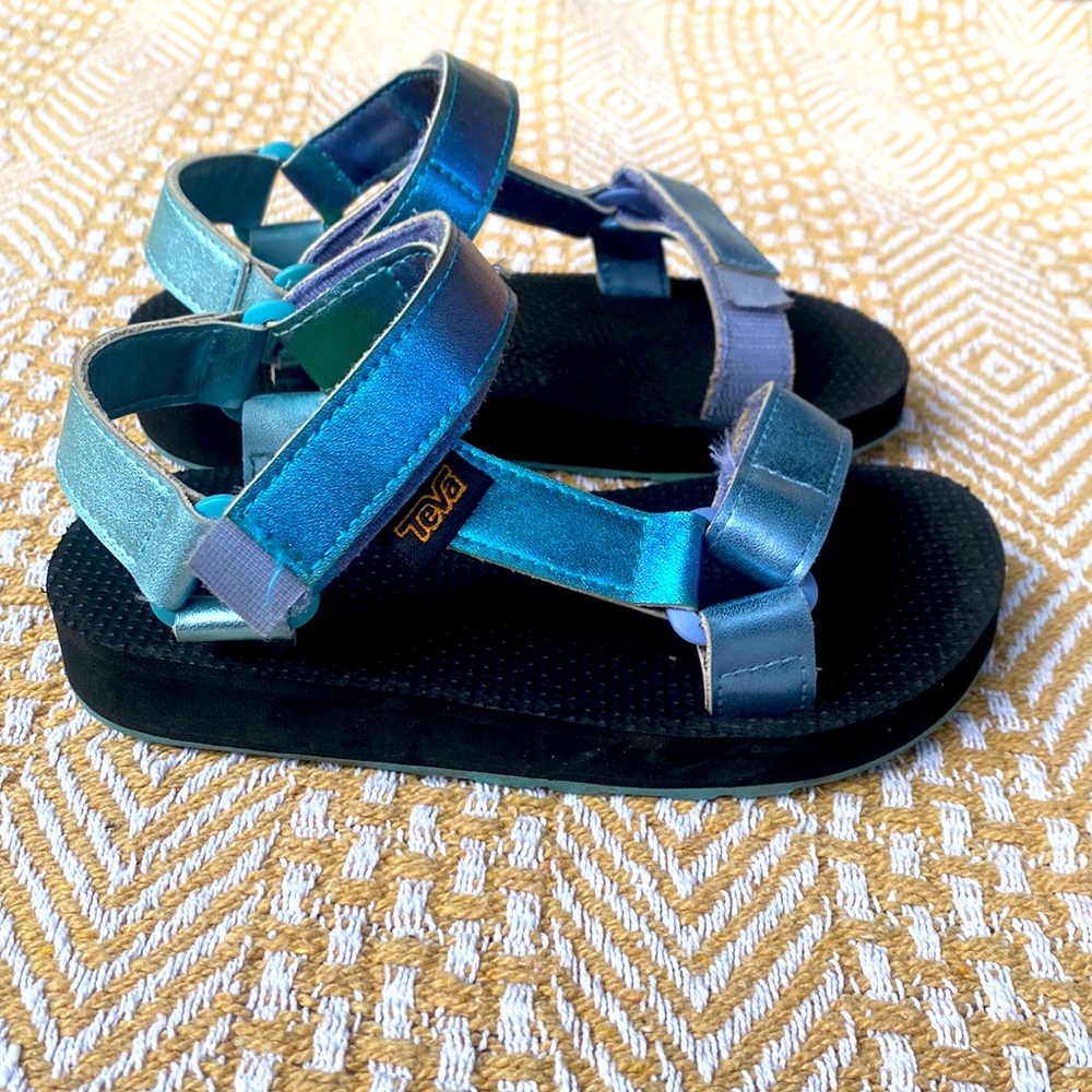 Teva toddler, shimmer teal pink, excellent condition, Velcro intact